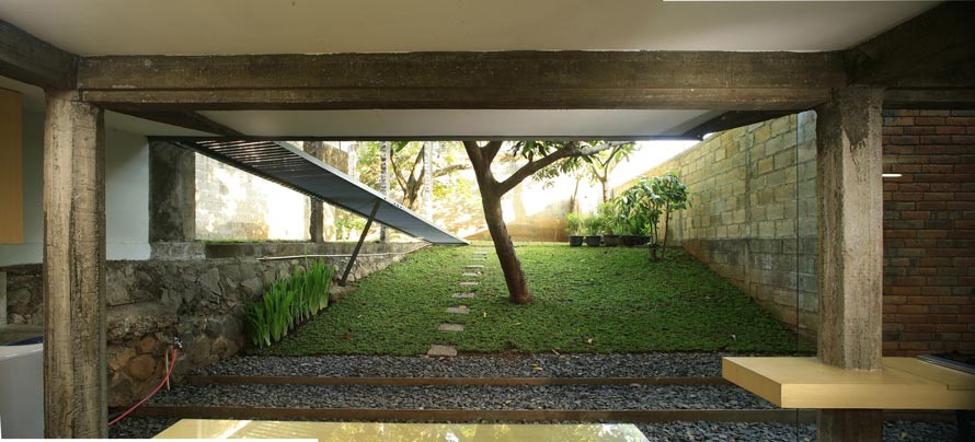 Rumah Panggung Modern Jejak Djuhara Di Pemukiman Padat
