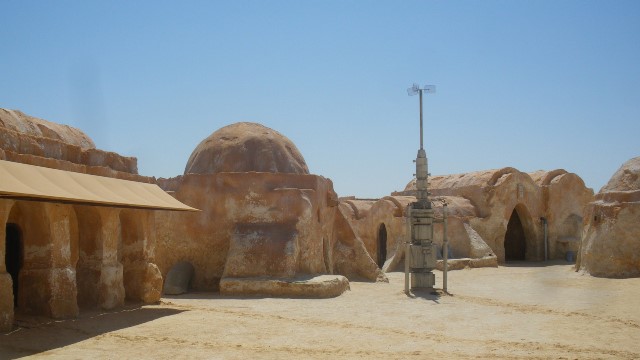 Kanye West Bangun Rumah ala Star Wars untuk Tunawisma