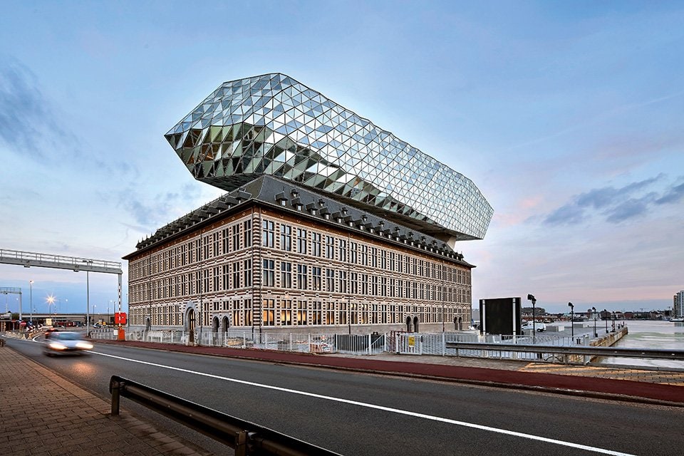 5 Karya Arsitektur Zaha Hadid yang Fenomenal