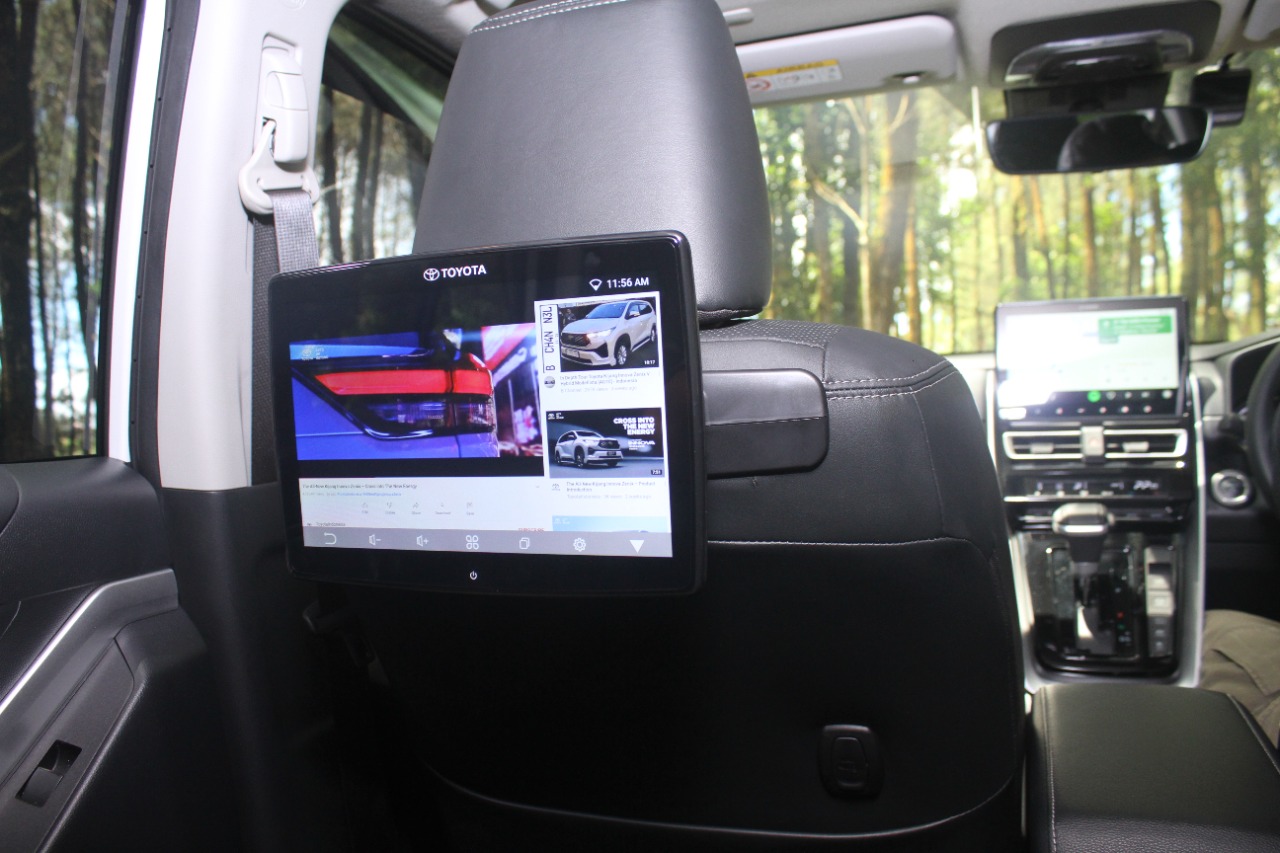4 Hal yang Bikin Penumpang Kijang Innova Zenix Hybrid Betah di Mobil