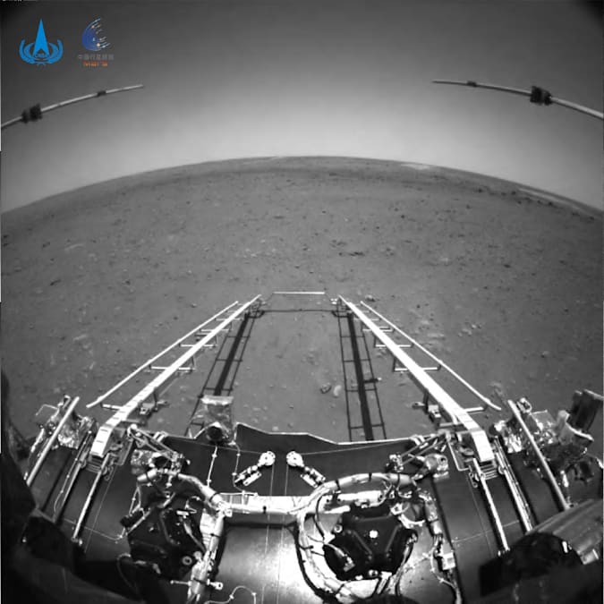 Robot Penjelajah Mars Tiongkok Kirim Foto, Siap Melaju