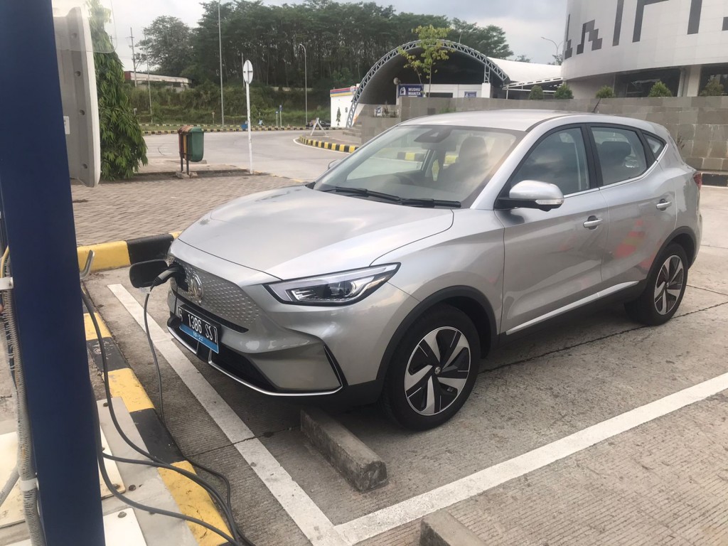 Jakarta-Surabaya Pakai Mobil Listrik MG ZS EV, Pembuktian yang Bikin Deg-degan