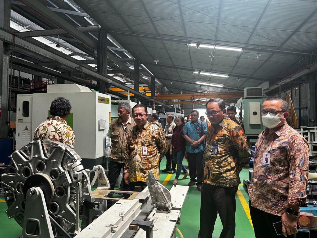 Pos Indonesia dan Kemendesa PDTT Sepakati Kerja Sama Perkuat Bumdes dan Pengembangan Desa