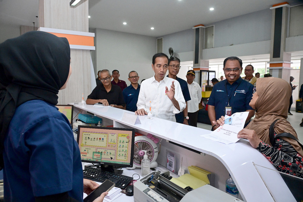 Disaksikan Presiden Jokowi, Pos Indonesia Salurkan BLT El Nino kepada 250 KPM di Kantorpos Kota Malang