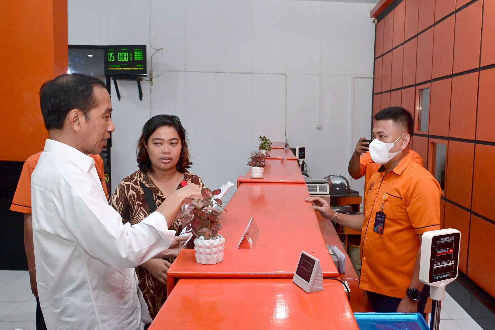Kunjungi Kantorpos Manado, Presiden Jokowi Apresiasi Penyaluran BLT El Nino Berjalan Lancar