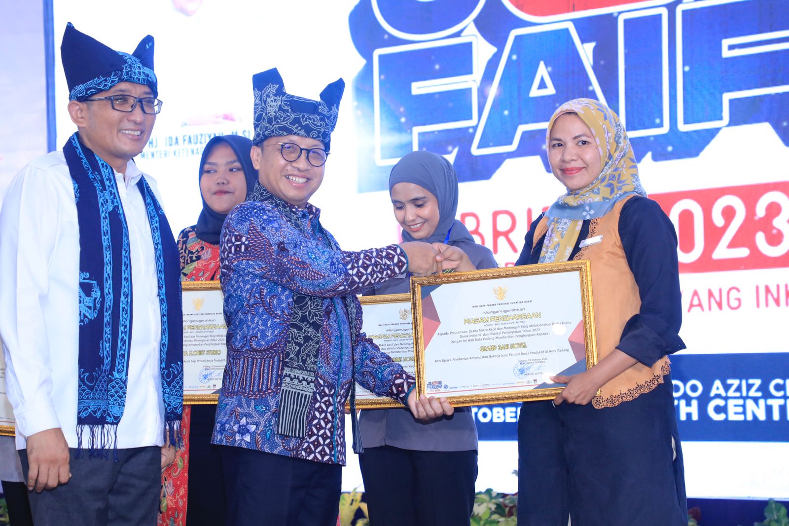 Sekjen Kemenaker Buka Job Fair Hybrid Kota Padang 2023, Tersedia 2.424 Lowongan Kerja