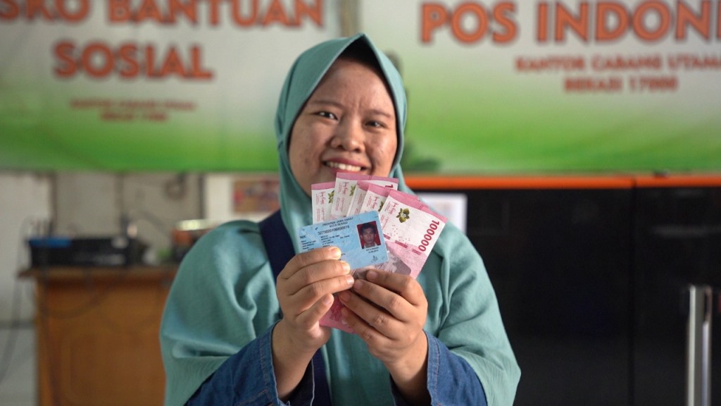 Dalam 7 Hari, PosIND Salurkan Bansos PKH dan Sembako Tahap I di Bekasi Capai 52%