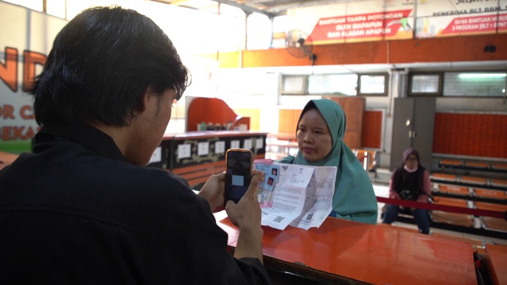Dalam 7 Hari, PosIND Salurkan Bansos PKH dan Sembako Tahap I di Bekasi Capai 52%
