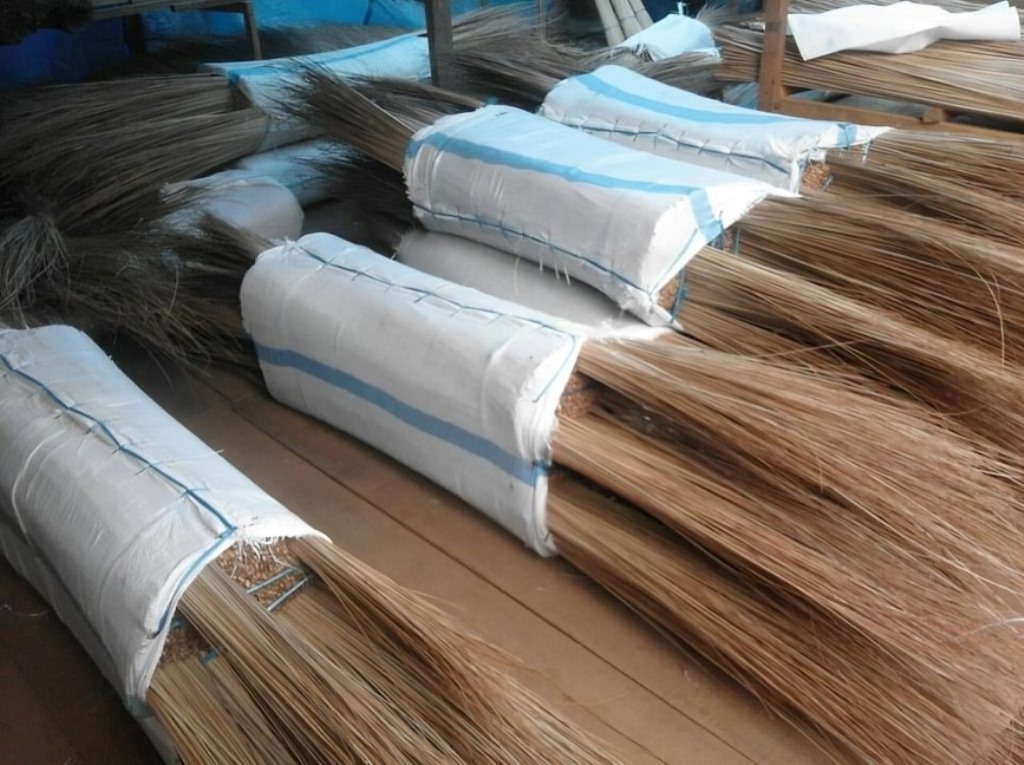 Manfaatkan Limbah Sawit, Produk Lidi Indonesia Jadi Sumber Devisa