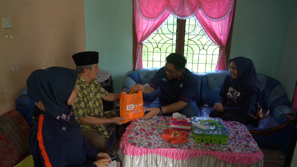 Pensiunan ASABRI Senang dengan Layanan Pensiun Antar di Rumah dari Pos Indonesia