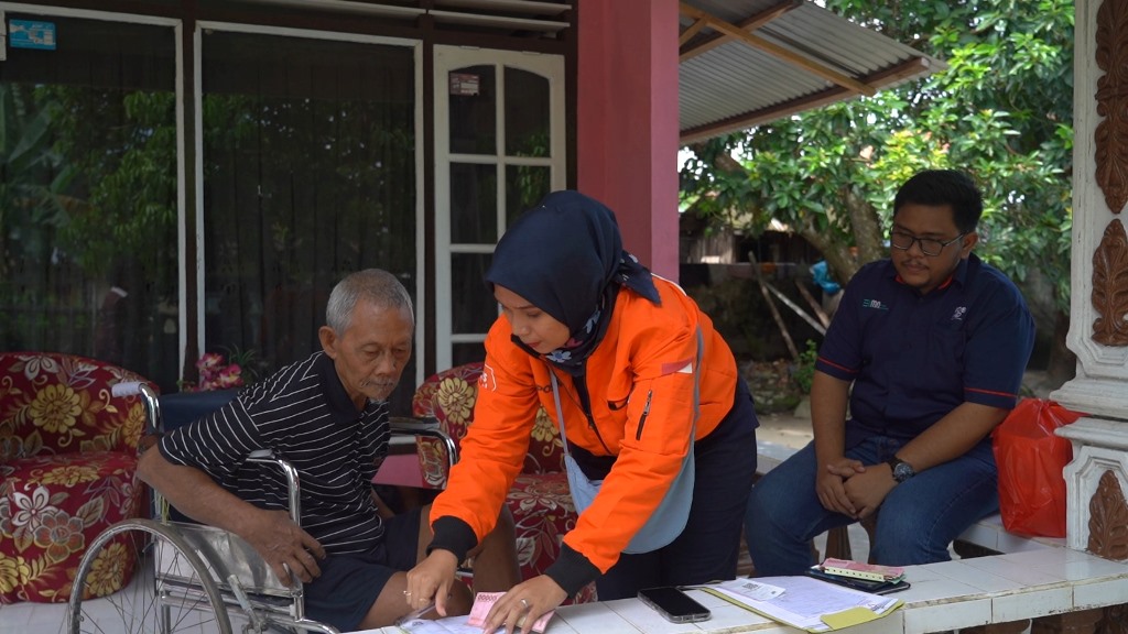 Pensiunan ASABRI Senang dengan Layanan Pensiun Antar di Rumah dari Pos Indonesia