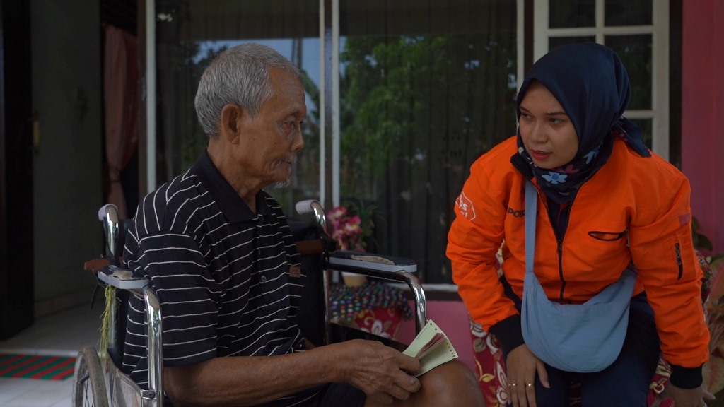 Pensiunan ASABRI Senang dengan Layanan Pensiun Antar di Rumah dari Pos Indonesia