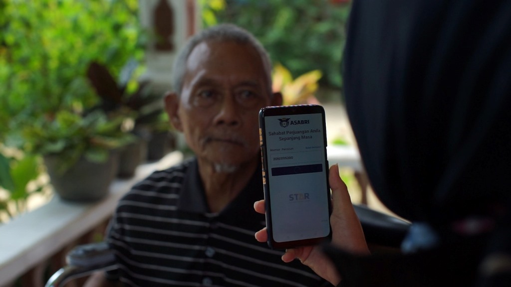 Pensiunan ASABRI Senang dengan Layanan Pensiun Antar di Rumah dari Pos Indonesia