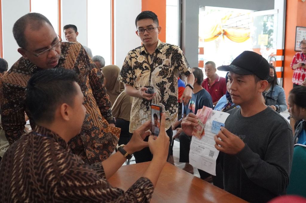 Pos IND Salurkan Bansos Sembako & PKH Tahap 2 kepada 2.500 KPM di Semarang