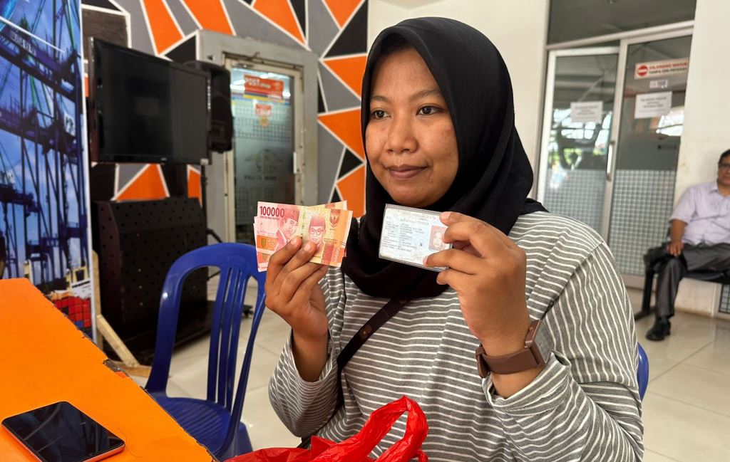 Pos Indonesia Salurkan Bansos PKH dan Sembako di Palembang saat Ramadan dan Idulfitri
