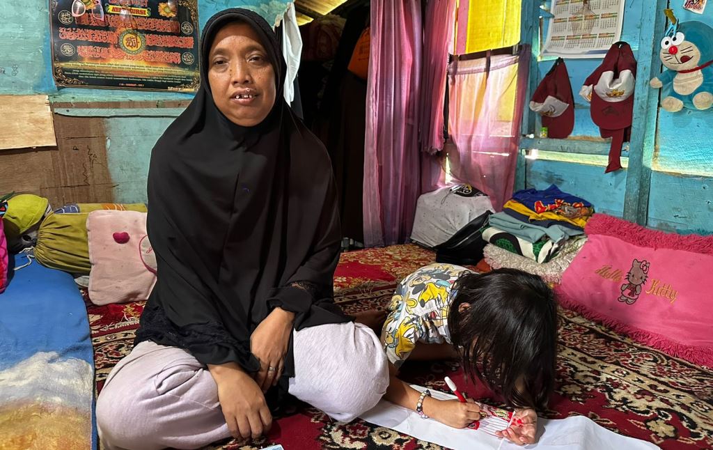 Pos Indonesia Salurkan Bansos PKH dan Sembako di Palembang saat Ramadan dan Idulfitri