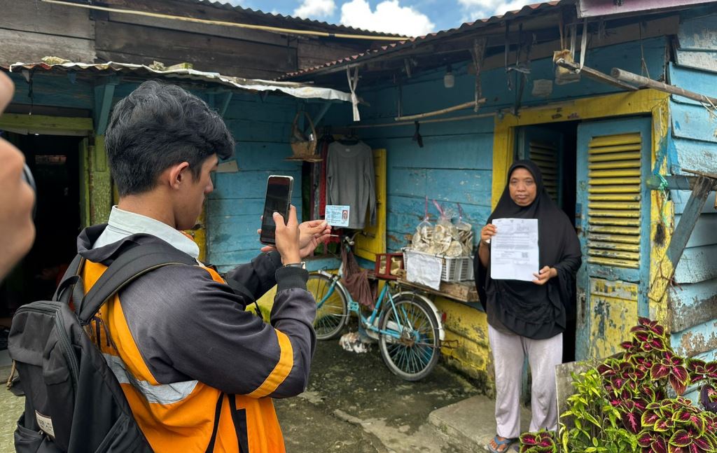 Pos Indonesia Salurkan Bansos PKH dan Sembako di Palembang saat Ramadan dan Idulfitri
