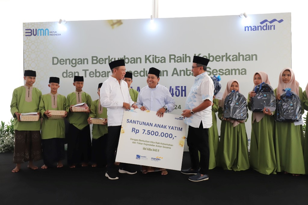 Rayakan Momen Berbagi di Iduladha 1445 H, Bank Mandiri Salurkan Daging Kurban ke Masyarakat