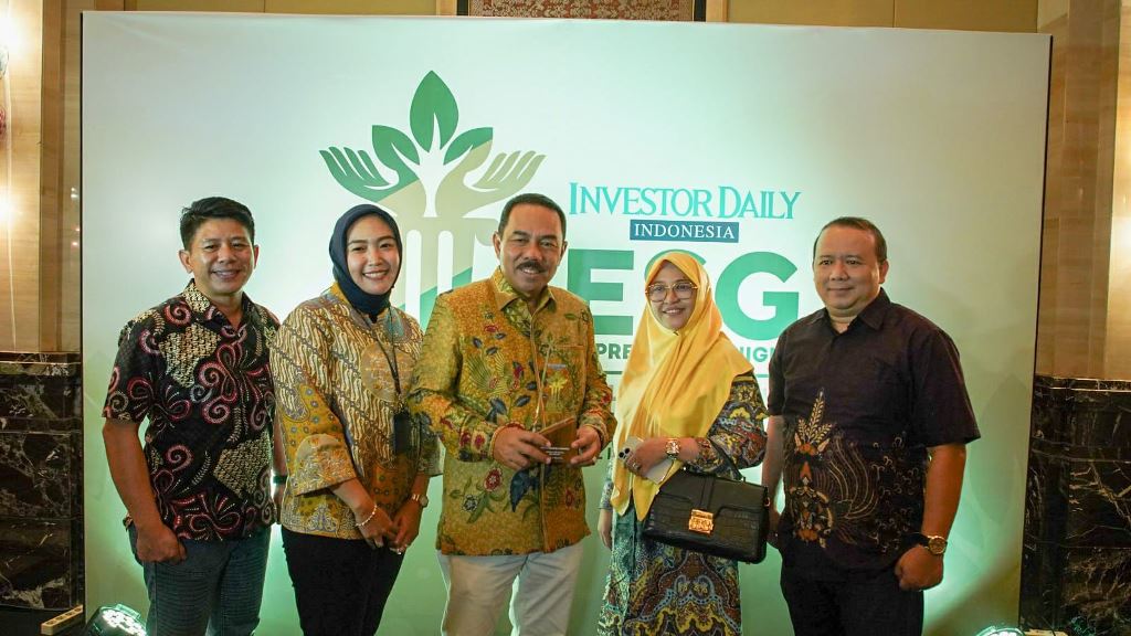Sukses Distribusikan Bansos dan Komitmen Jalankan Prinsip ESG, Pos Indonesia Raih Penghargaan Appreciated Social