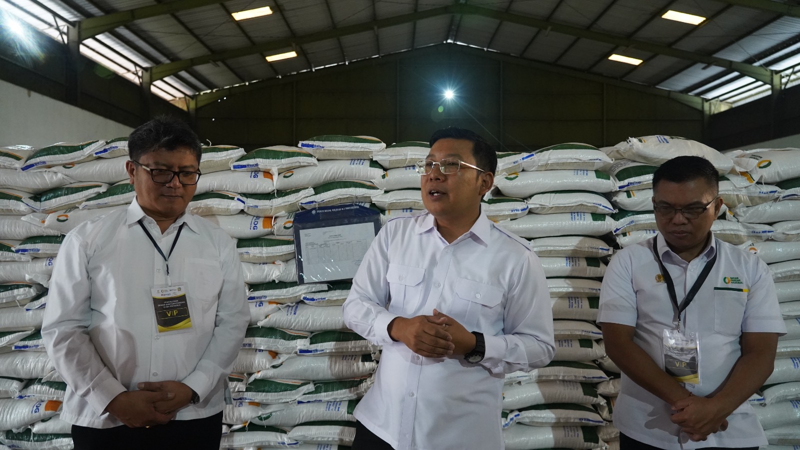Presiden Lanjut Bagikan Bantuan Pangan CBP di Banyumas dan Tegal