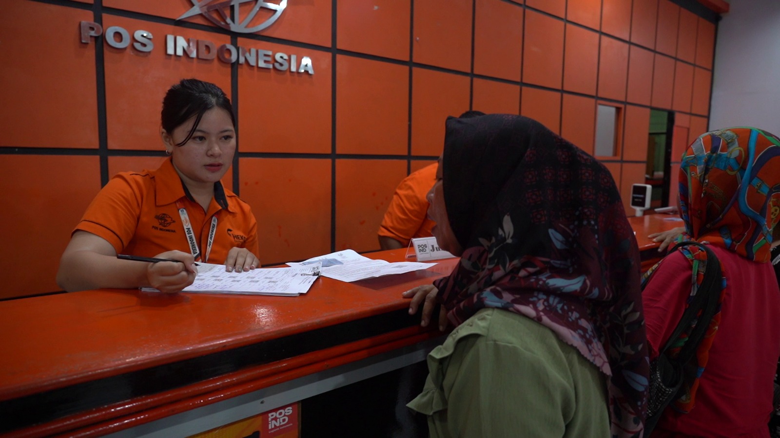 Meski Terkendala Cuaca, Penyaluran Bansos PKH dan Sembako Triwulan IV di Manado Lancar