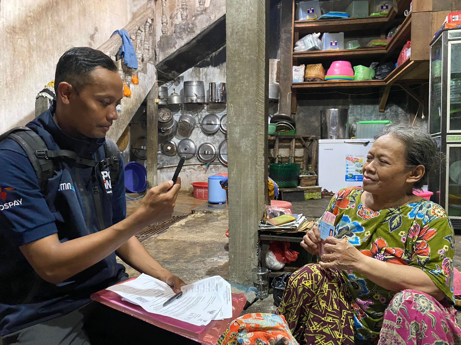 Penyaluran Bansos PKH dan Sembako Lebih Tepat Sasaran dengan Metode <i>Door to Door</i> dari Pos Indonesia