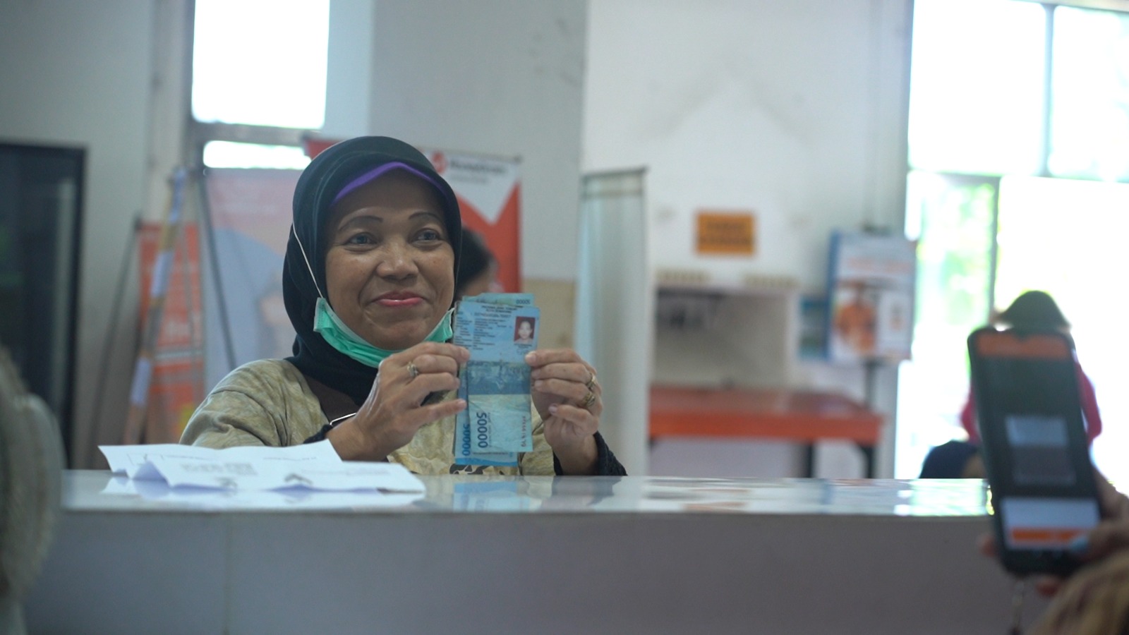 Penyaluran Bansos PKH dan Sembako Lebih Tepat Sasaran dengan Metode <i>Door to Door</i> dari Pos Indonesia