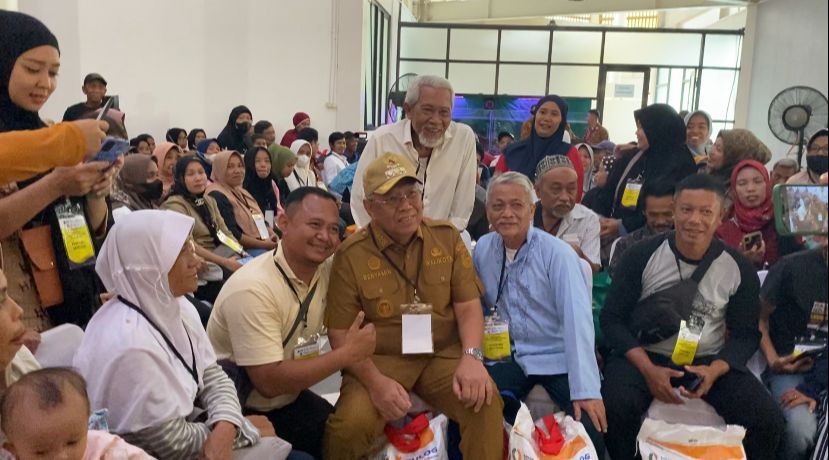 Dampingi Presiden Serahkan Bantuan Pangan di Tangsel, Wali Kota Pastikan Stok Pangan Aman