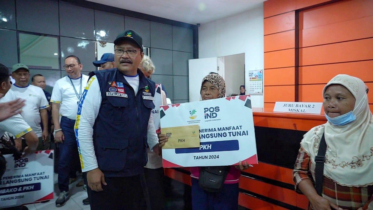 Peringati HKSN 2024, Mensos Hadiri Penyaluran Bansos PKH Sembako di Kantorpos Sleman