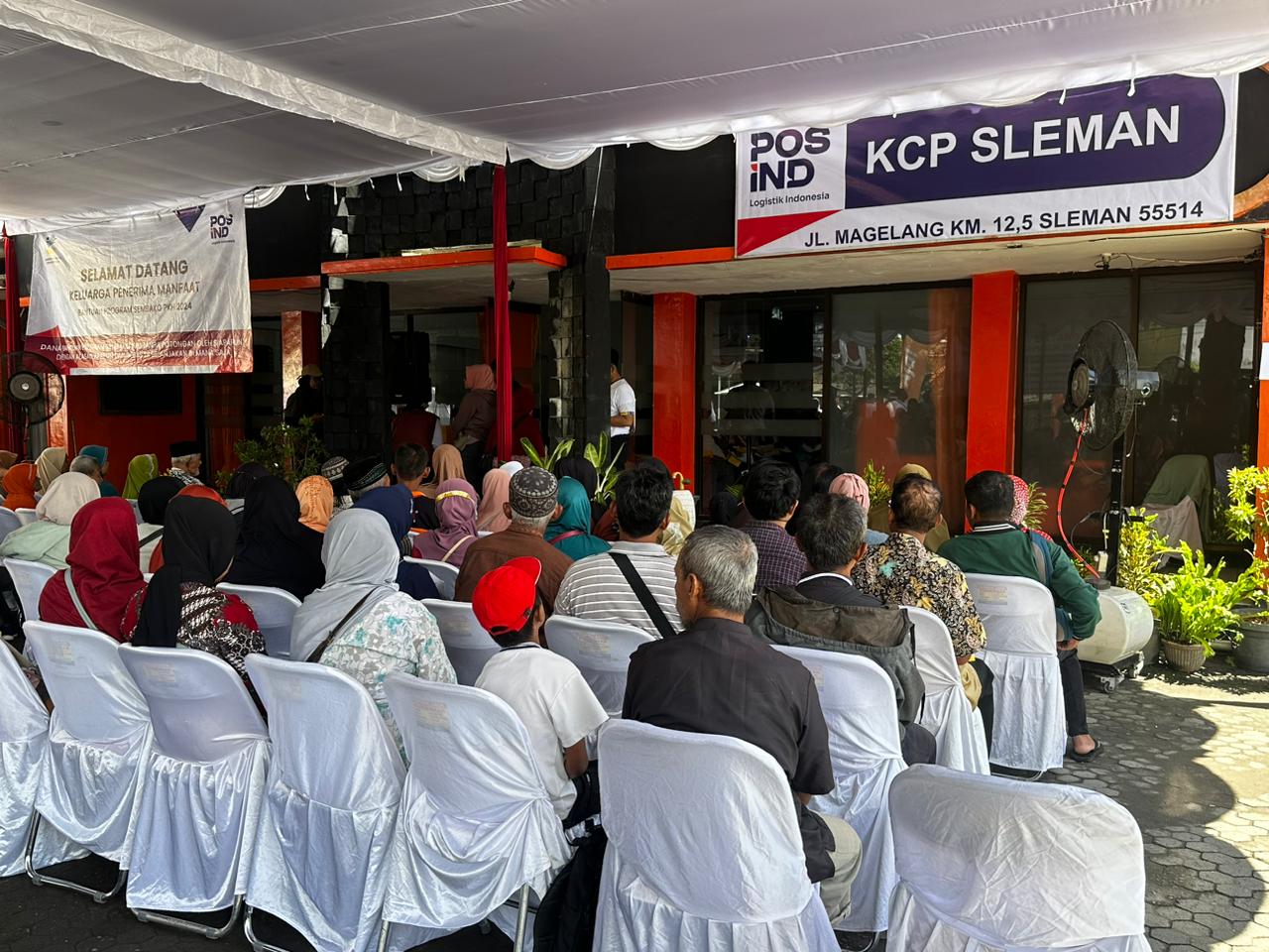Peringati HKSN 2024, Mensos Hadiri Penyaluran Bansos PKH Sembako di Kantorpos Sleman