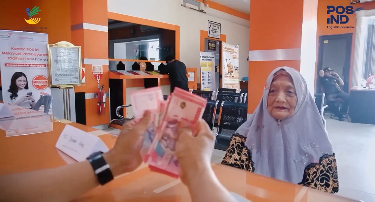 Kantorpos Salurkan Bansos PKH dan Sembako di Batam secara <i>Door to Door</i> dan Langsung, Tuai Apresiasi KPM