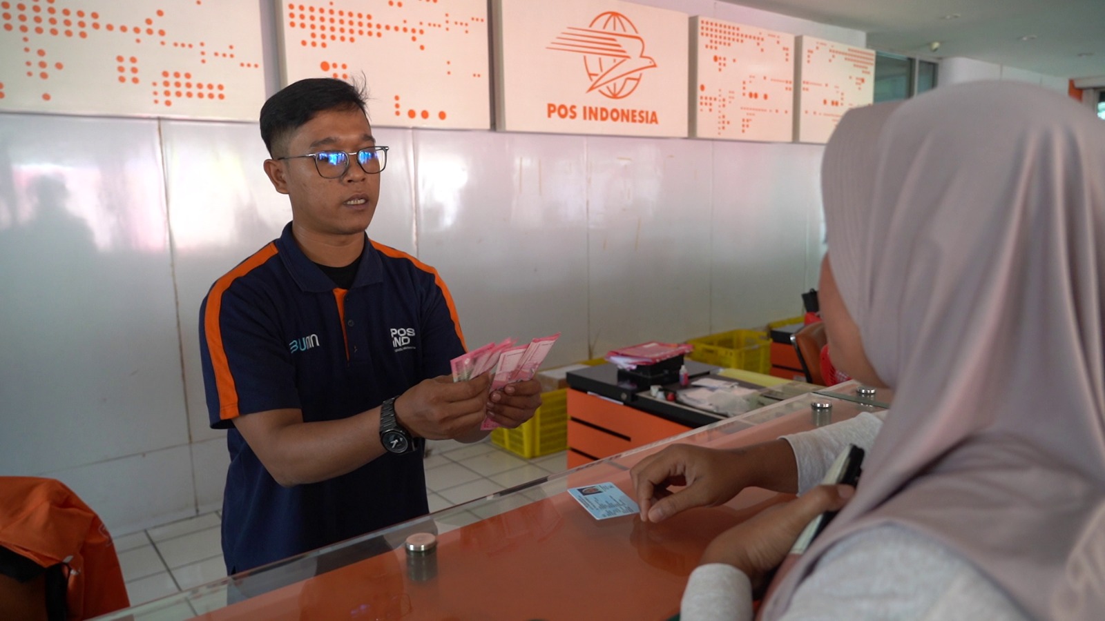 Salurkan PKH dan Sembako di Tangerang Selatan, PosIND Pastikan Bantuan Sosial Tepat Waktu dan Sasaran