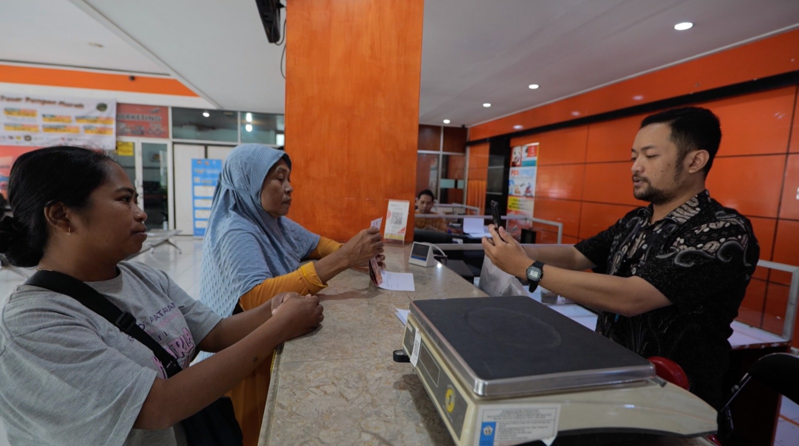 Fantastis! Penyaluran Bansos Sembako dan PKH Triwulan I Tahun 2025 oleh Pos Indonesia di Mataram Capai 99%