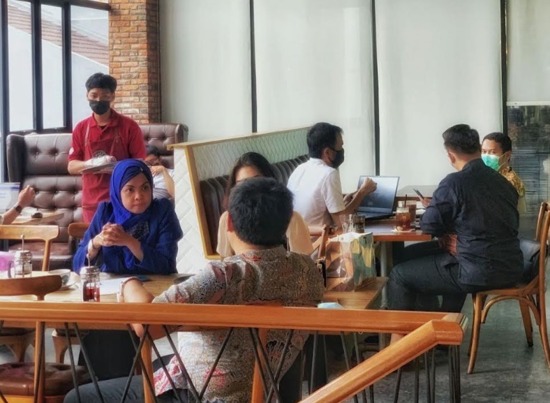 7 Kafe Cozy di Jakarta untuk WFC yang Nyaman dan Bikin Kerja Makin Produktif!