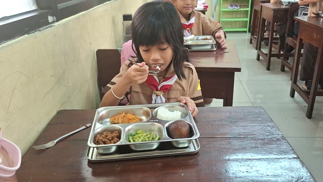 Murid Harapkan Selalu Ada Susu di Program MBG