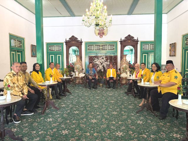 Sambangi Sri Sultan di Yogya, Bahlil Lanjutkan Tradisi Golkar Silaturahmi ke Tokoh Senior