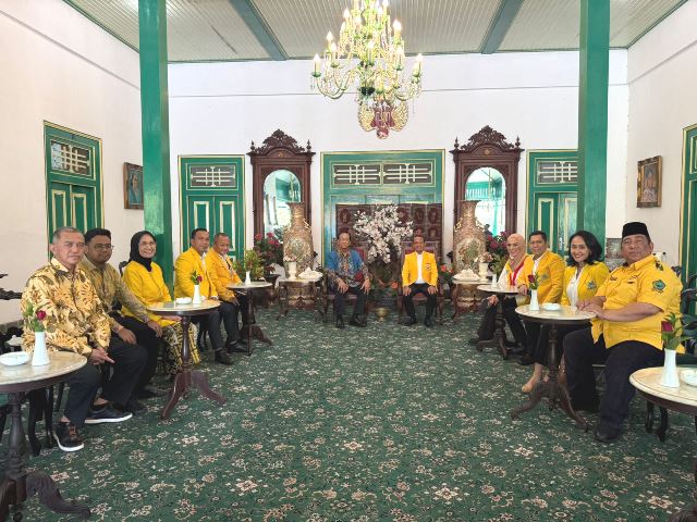 Sambangi Sri Sultan di Yogya, Bahlil Lanjutkan Tradisi Golkar Silaturahmi ke Tokoh Senior
