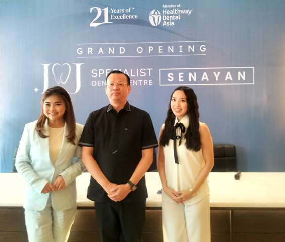(*Kika: Jovita Maria Ferliana, M.Psi., Psikolog, drg. Jeddy, Sp.KGA, Founder & Medical Director JnJ Specialist Dental Centre, dan Devina Putri, Pasien JnJ Specialist Dental Centre. Foto: Dok. Medcom.id/Yatin Suleha)