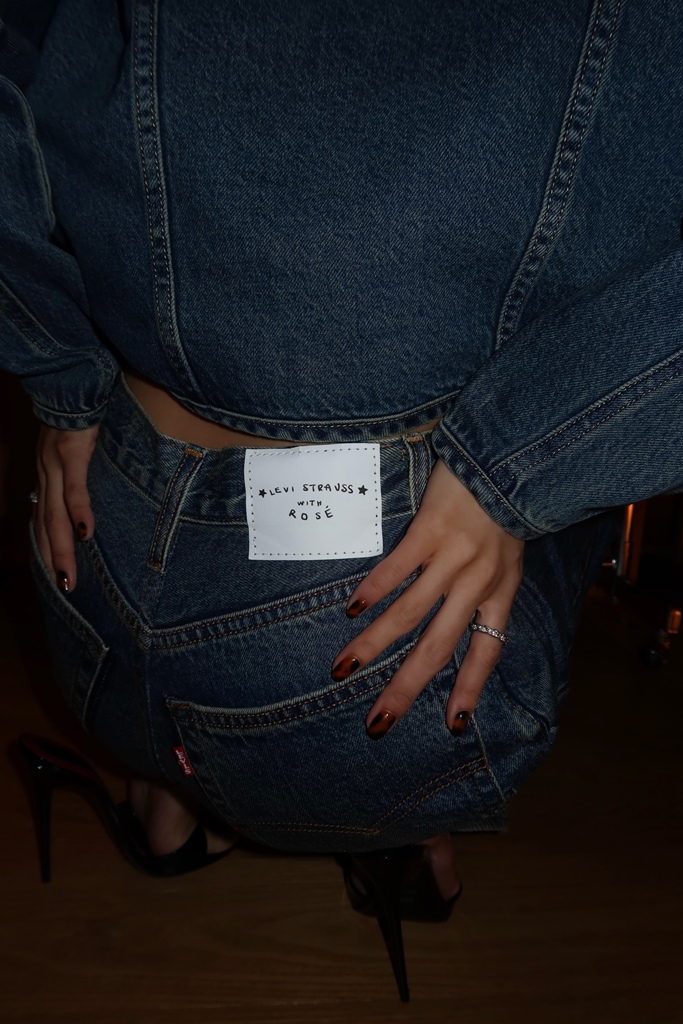 H226_LEVIS_ROSE_TOKYO_3 Content