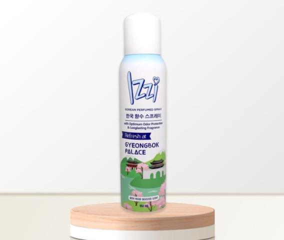 Izzi Korean Perfumed Spray Refresh at Gyeongbok Palace