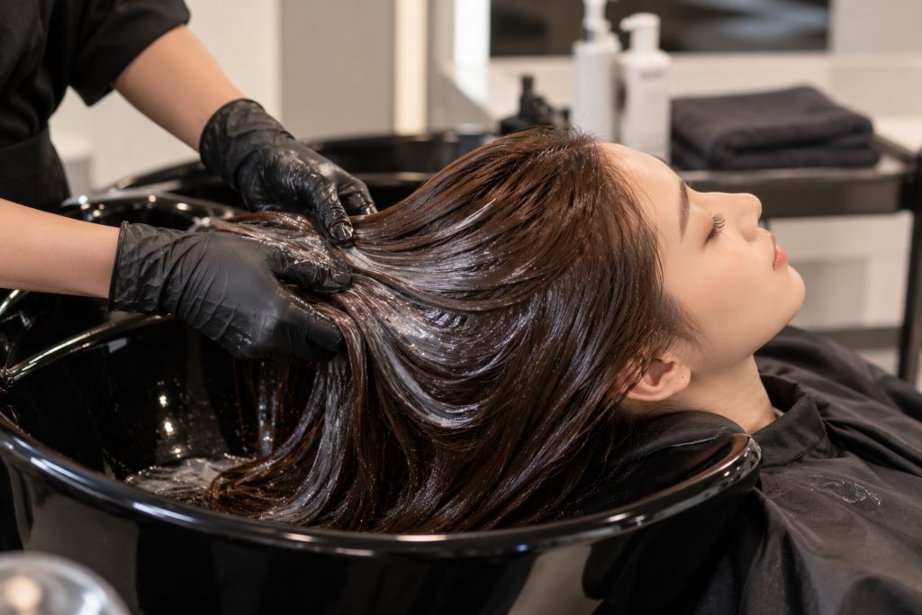 Perawatan Rambut di Salon Modern