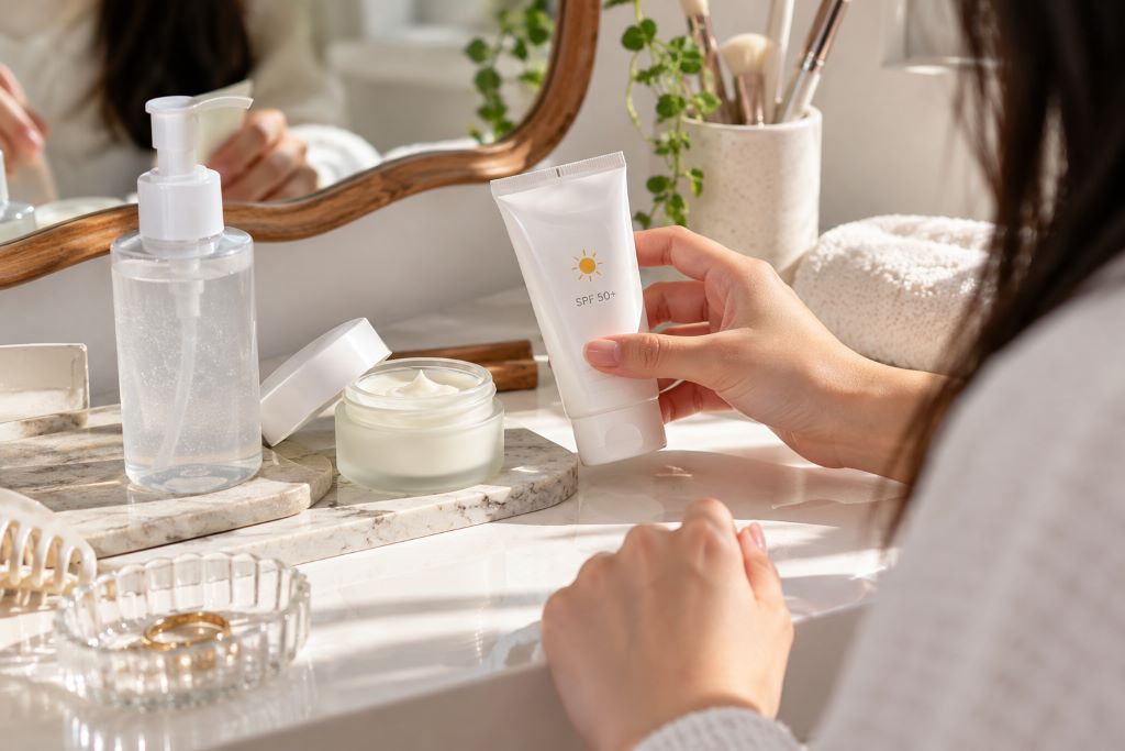 Rutinitas Skincare Pagi yang Cerah