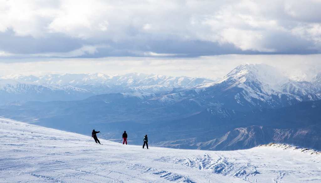Skiing in Ergan Mountain