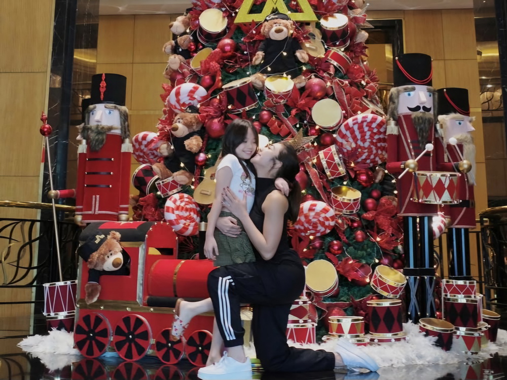 7 Potret Artis Rayakan Natal Bersama Keluarga