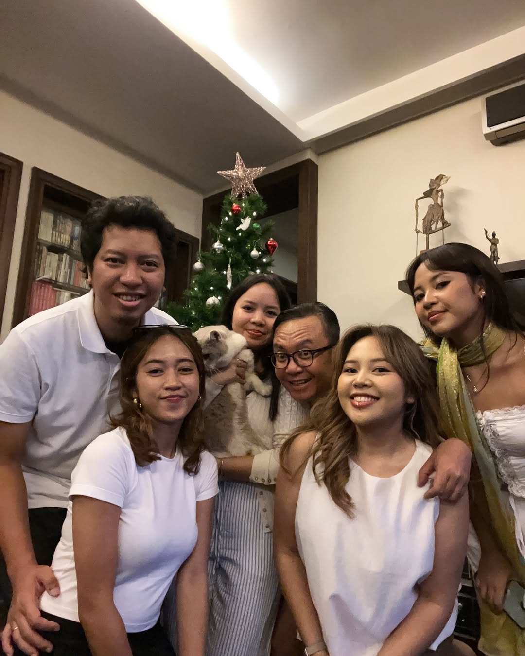 7 Potret Artis Rayakan Natal Bersama Keluarga