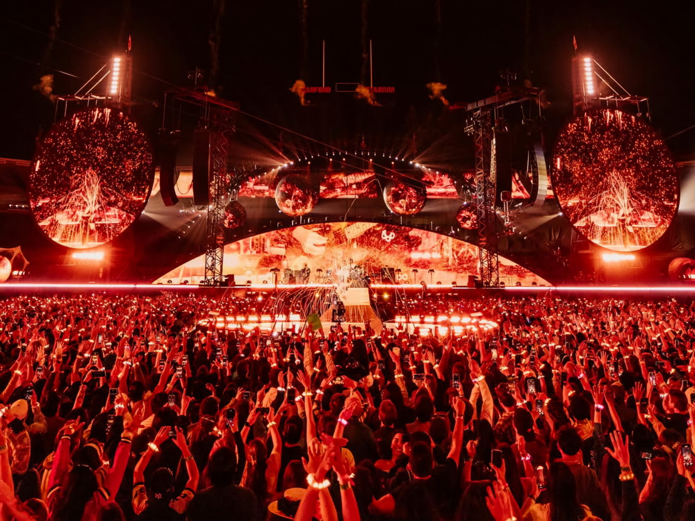 Coldplay Cetak Sejarah Jadi Band Pertama yang Konser di Stanford Stadium