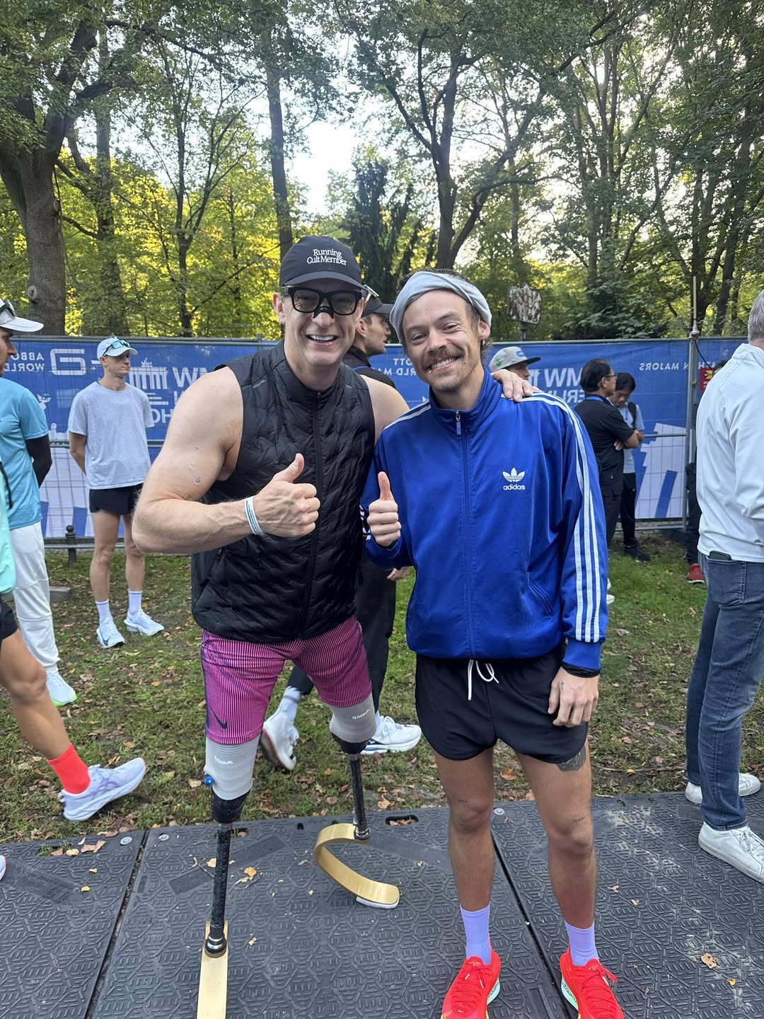 Pakai Nama Samaran, Harry Styles Pecahkan Rekor Pribadi di Berlin Marathon 2025
