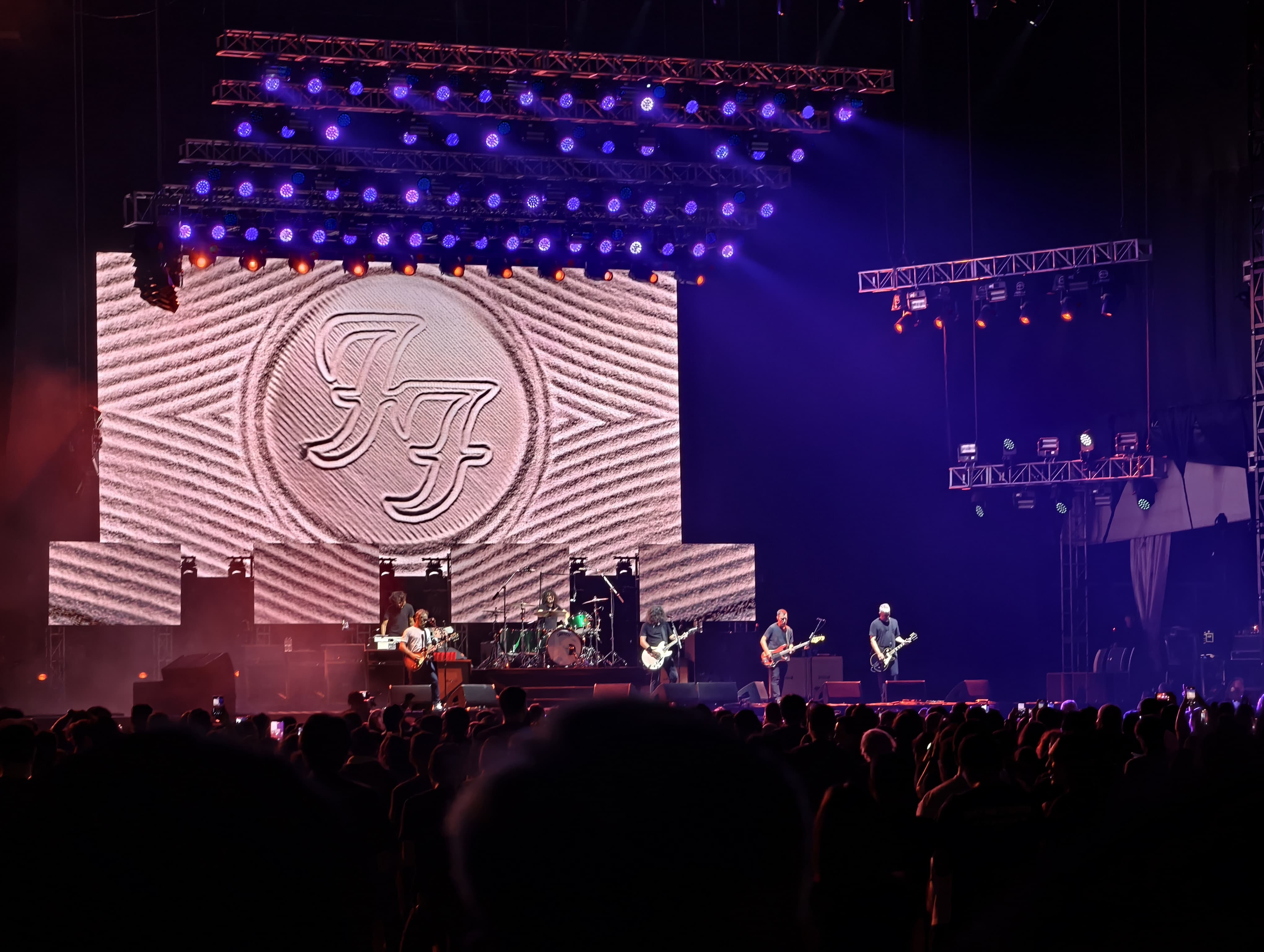 Rangkuman Keseruan Konser Foo Fighters di Jakarta 2025