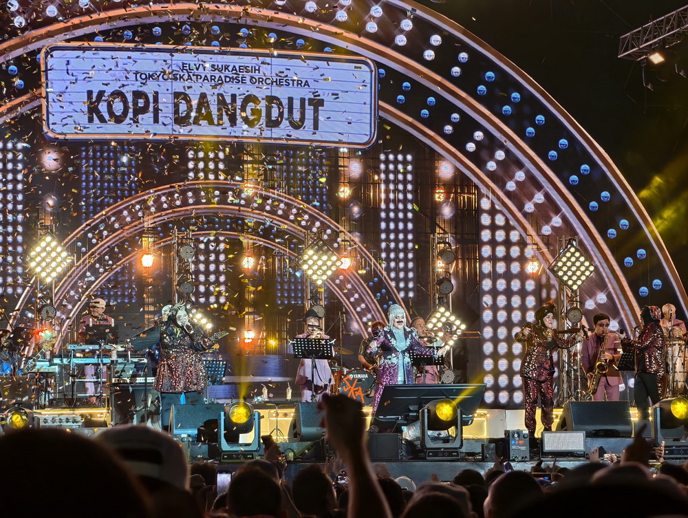 Elvy Sukaesih dan Tokyo Ska Paradise Orchestra Reuni Setelah 29 Tahun di Synchronize Fest