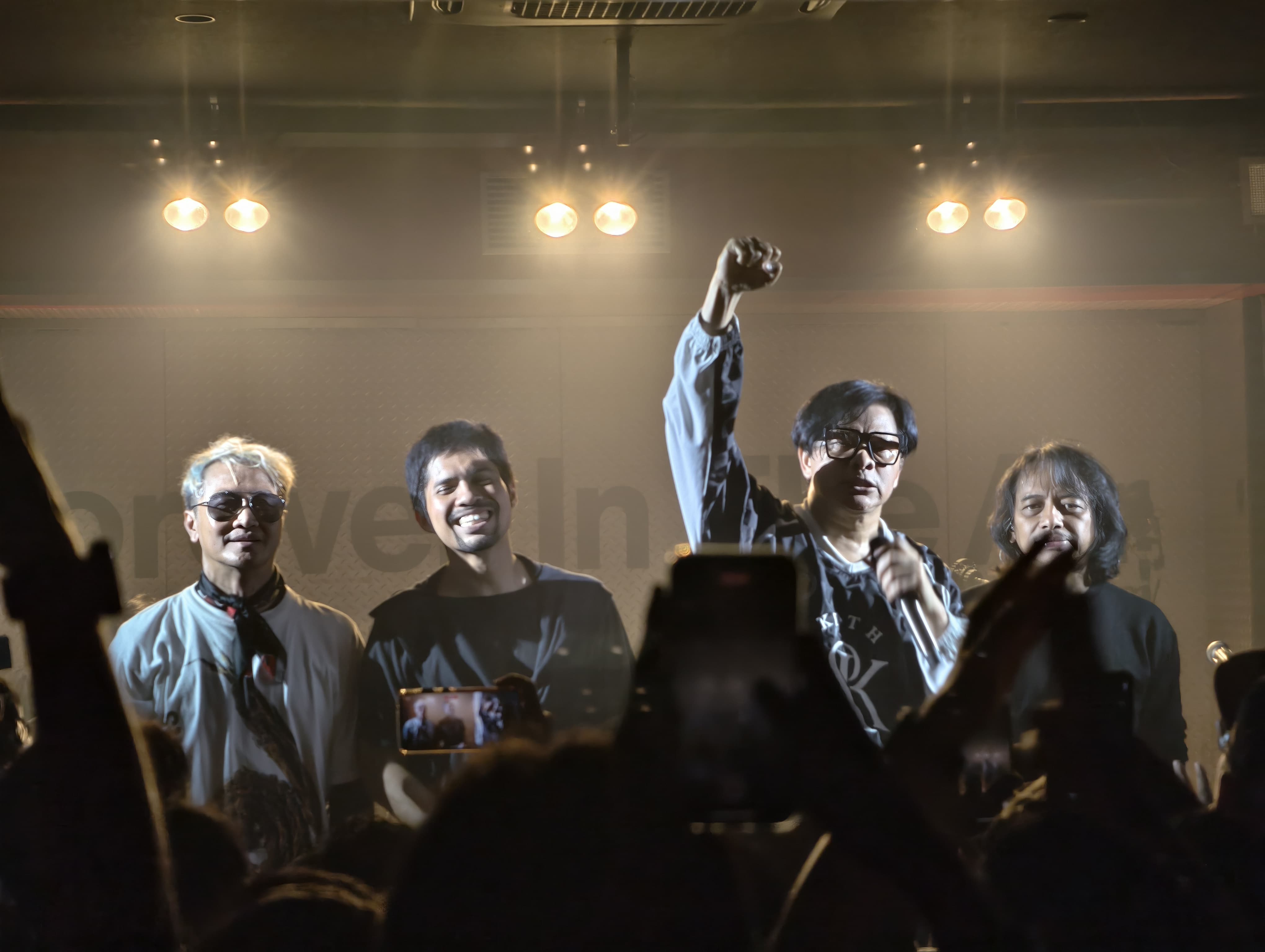 Konser Rayakan Album Baru, GIGI: Sekarang Kami Adiknya Raisa dan Bernadya
